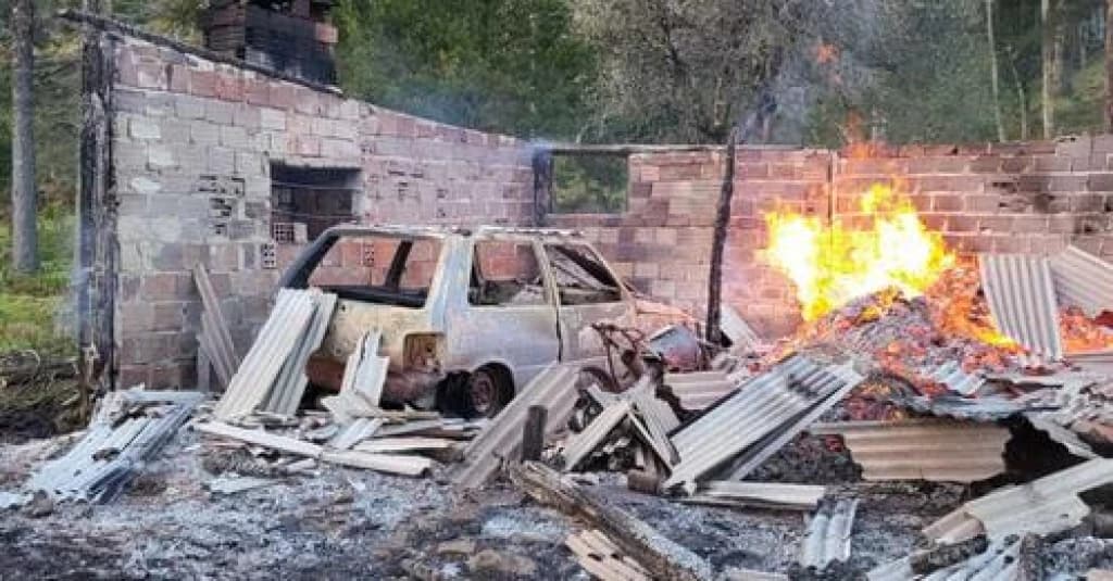 Homem morre carbonizado durante incêndio em SC