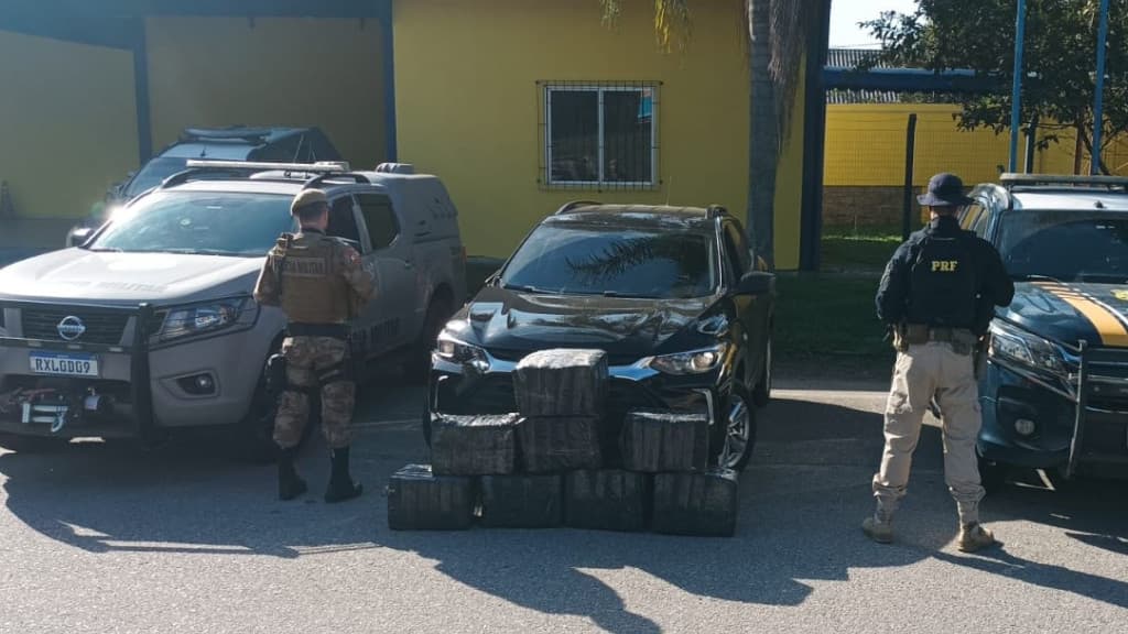 PRF apreende quase 200 kg de maconha na BR-101, em Biguaçu