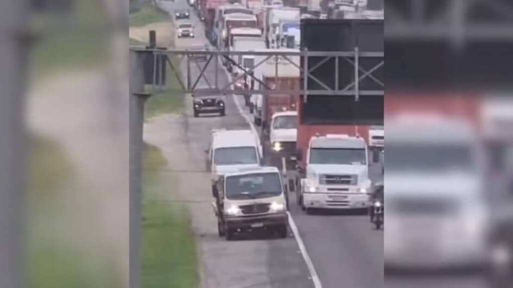 Operação da PRF flagrou motoristas fugindo do trânsito pelo acostamento na BR-101