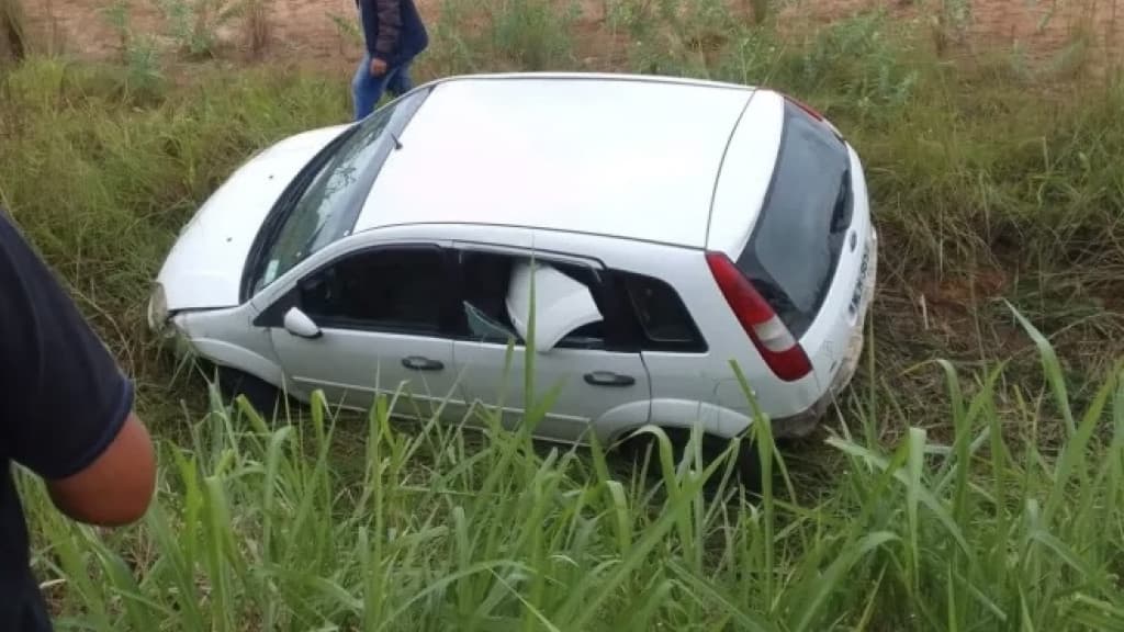 Saída de pista em Canelinha deixa mulher ferida