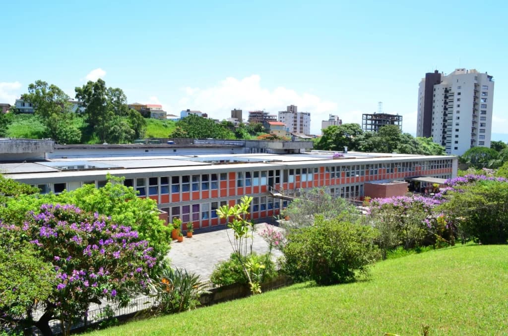 Criança de 2 anos morre em hospital superlotado em Florianópolis