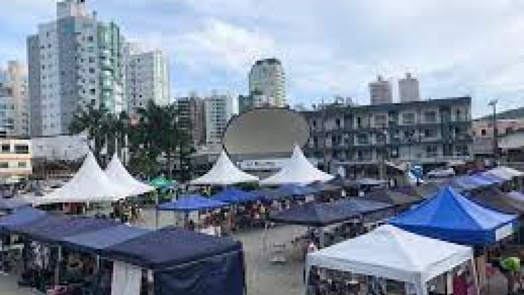 Itapema tem mais uma edição da Feira Artes & Encantos na Praça da Paz
