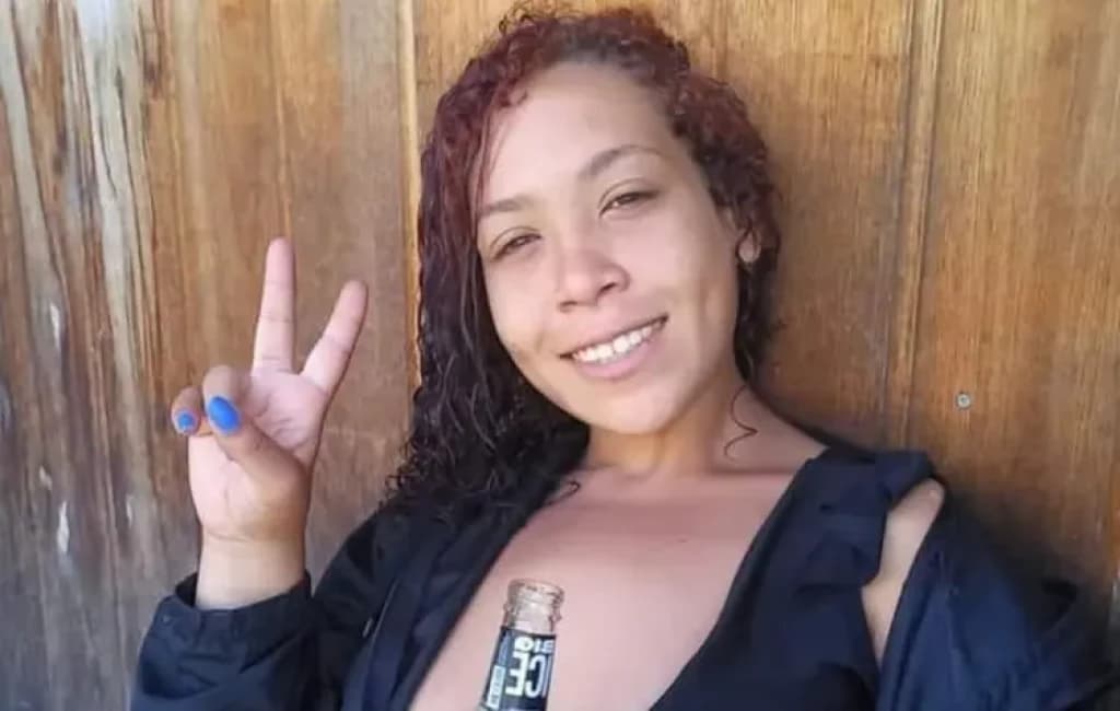Jovem é encontrada morta enrolada em saco plástico em São José