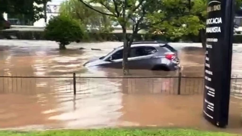 Alerta vermelho: Lages enfrenta alto risco de enchente após fortes chuvas