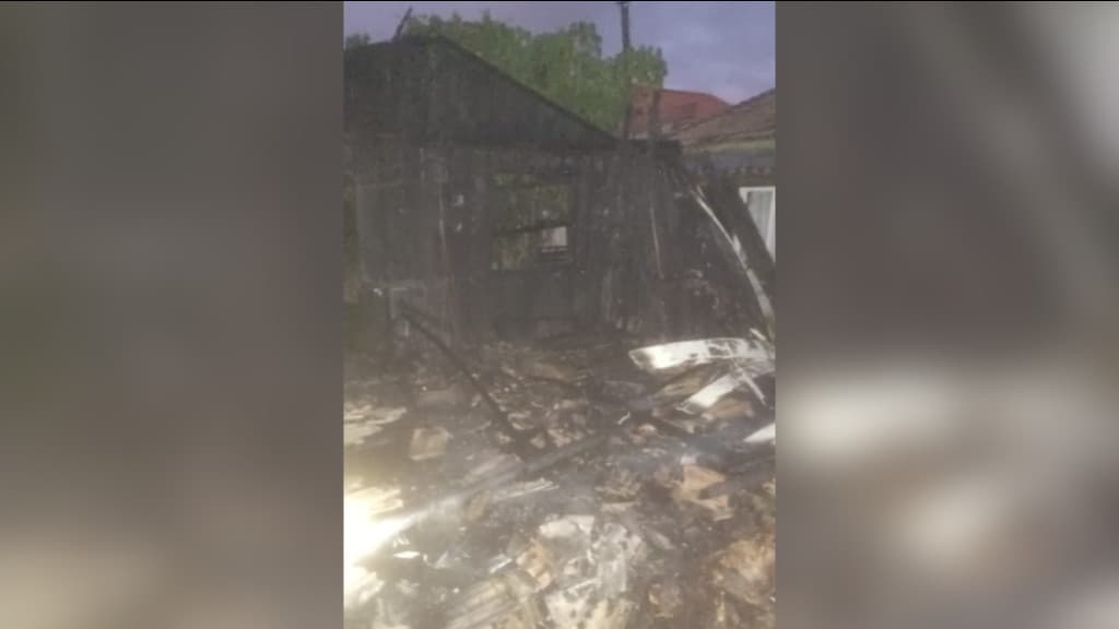 Casa pega fogo e homem de 51 anos morre carbonizado