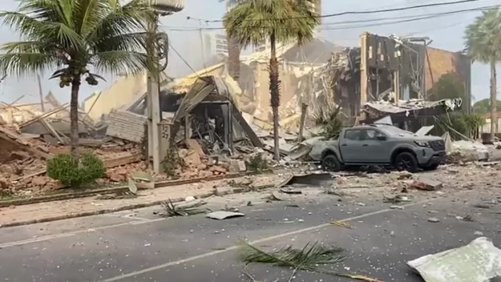 Explosão destrói restaurante do grupo Coco Bambu
