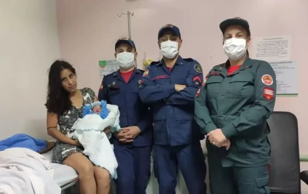 Corpo de Bombeiros faz parto de bebê na casa da mãe em SC