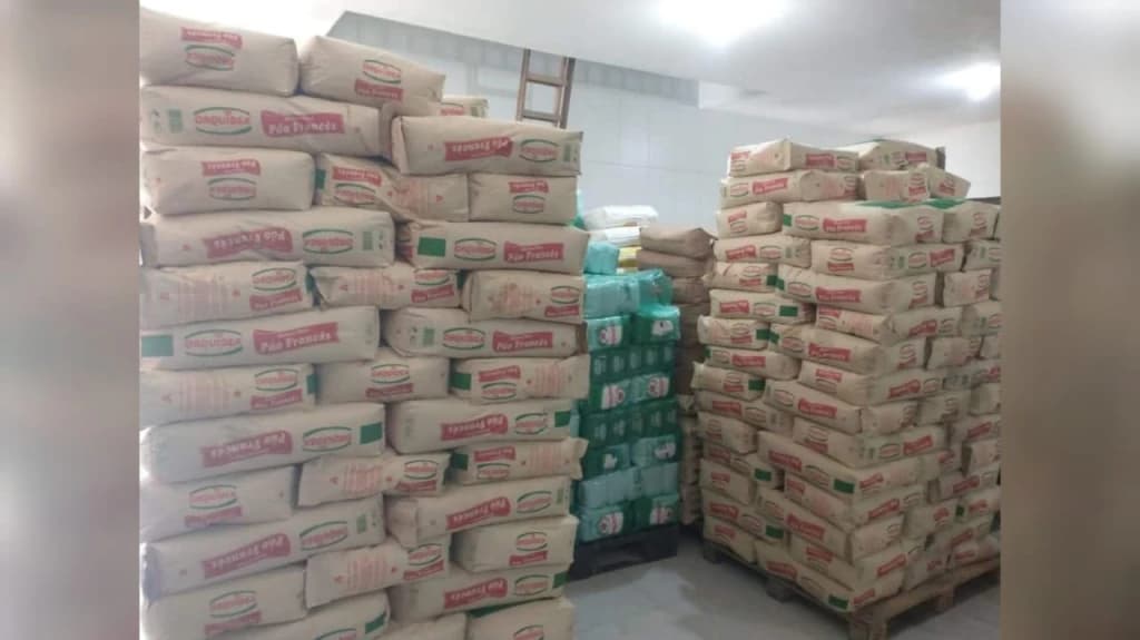 Carga de trigo furtada em Tijucas é encontrada dentro de galpão em Itajaí