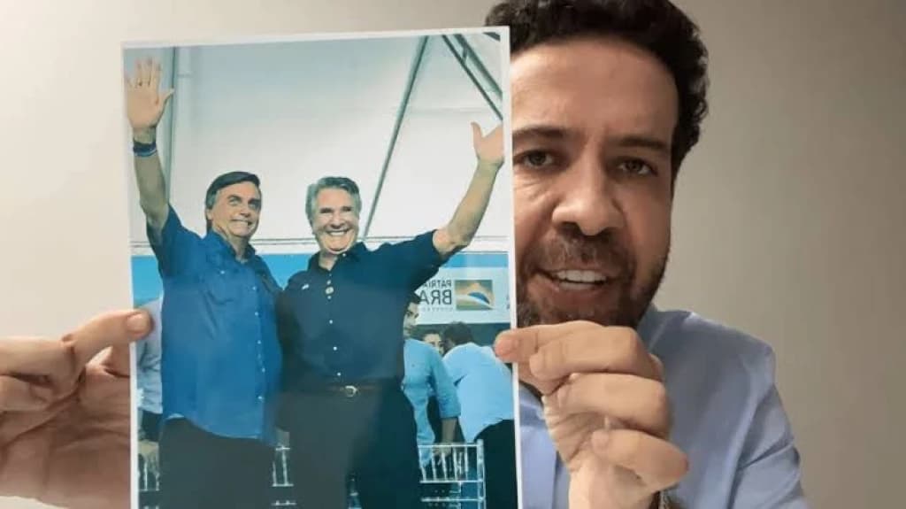 “Esse bandido irá para a cadeia”, promete Janones sobre Bolsonaro