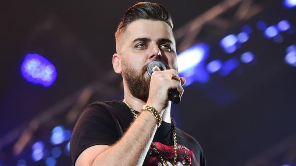 URGENTE: Cantor Zé Neto​ sofre grave acidente de carro