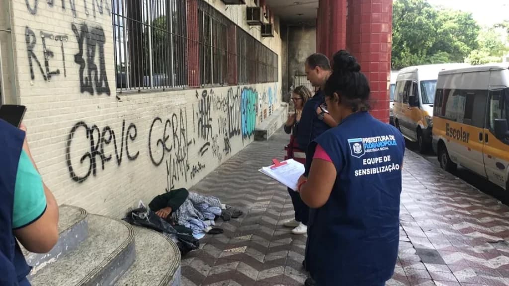 Florianópolis acusa “vizinhança” de “largar” moradores de rua na cidade