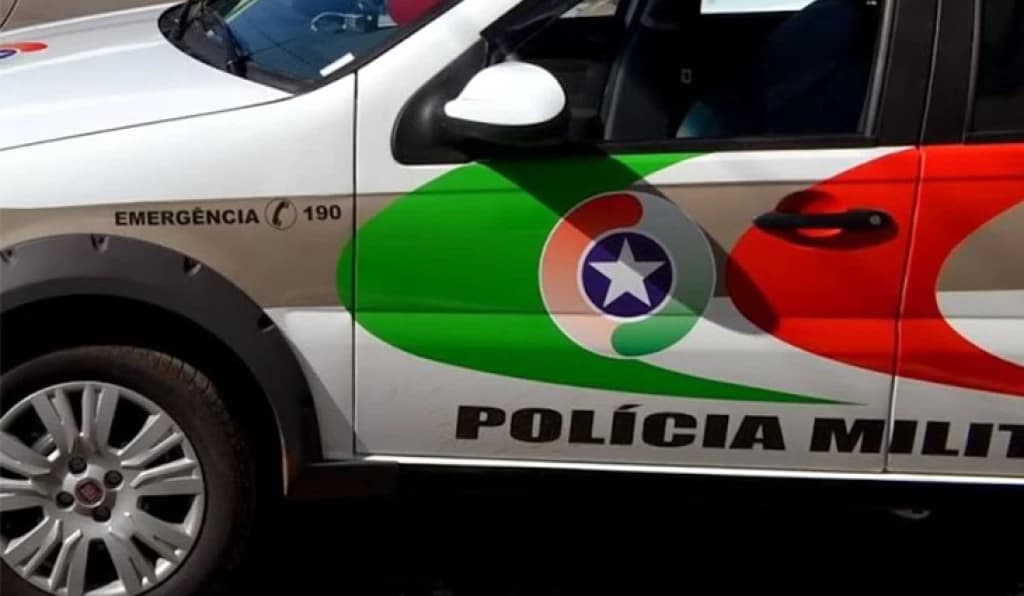 Foragido é flagrado pela PM furtando caminhonete em BC