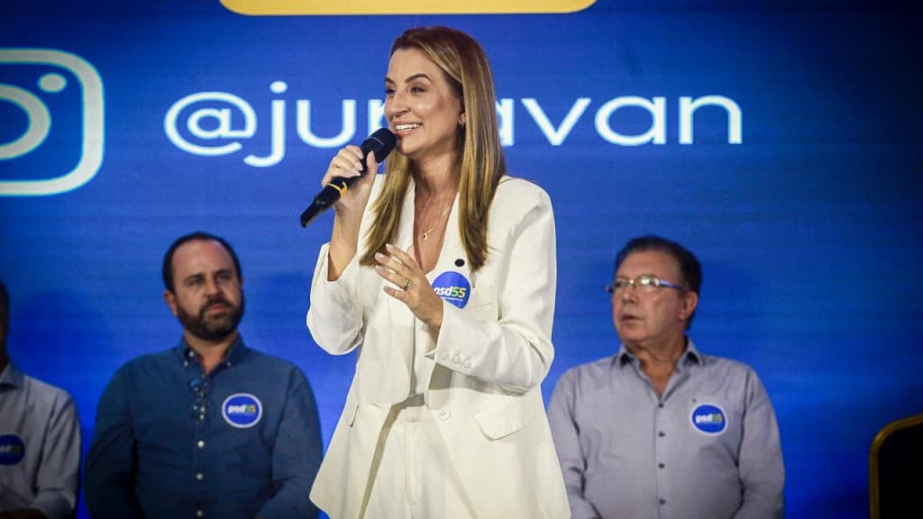 Ao lado de João Rodrigues e Topázio, PSD filia Juliana Pavan