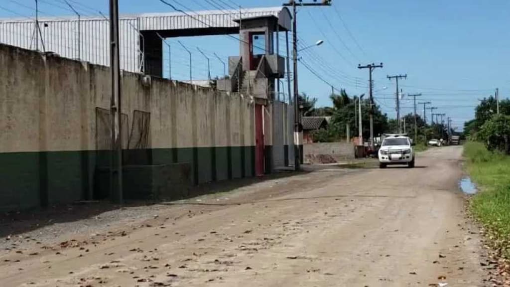 Detentos realizam fuga após escavar túnel em presídio de SC