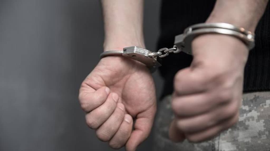 Homem é preso por atear fogo na casa da ex-mulher e filhas em SC