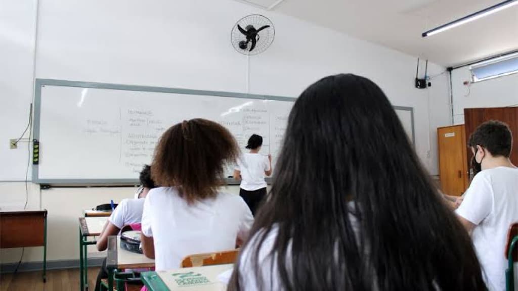Bolsa Estudante de SC gastou R$ 19 milhões indevidamente com alunos falecidos e carros, diz TCE