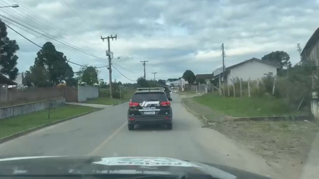 Professor acusado de estuprar aluna de 5 anos é preso em operação policial, em SC