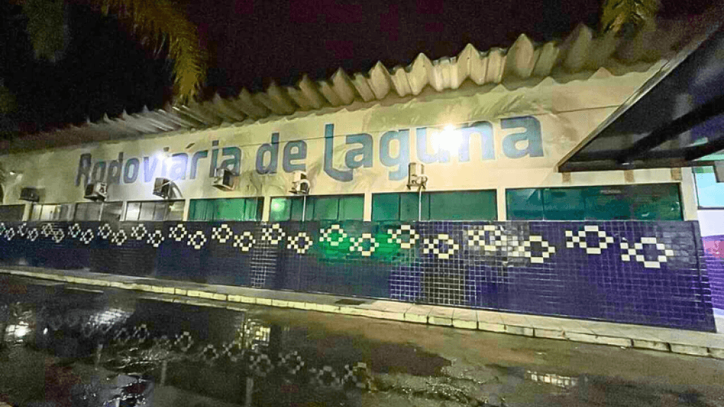 Homem é agredido a pauladas e facadas em Laguna