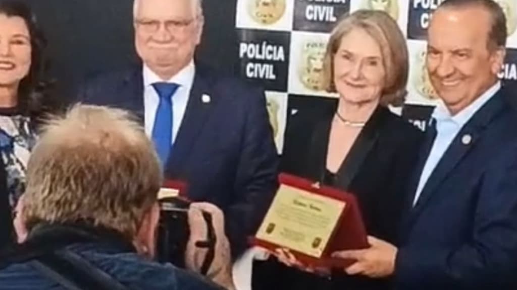 Ministro do STF vem a Santa Catarina e recebe homenagem do governador