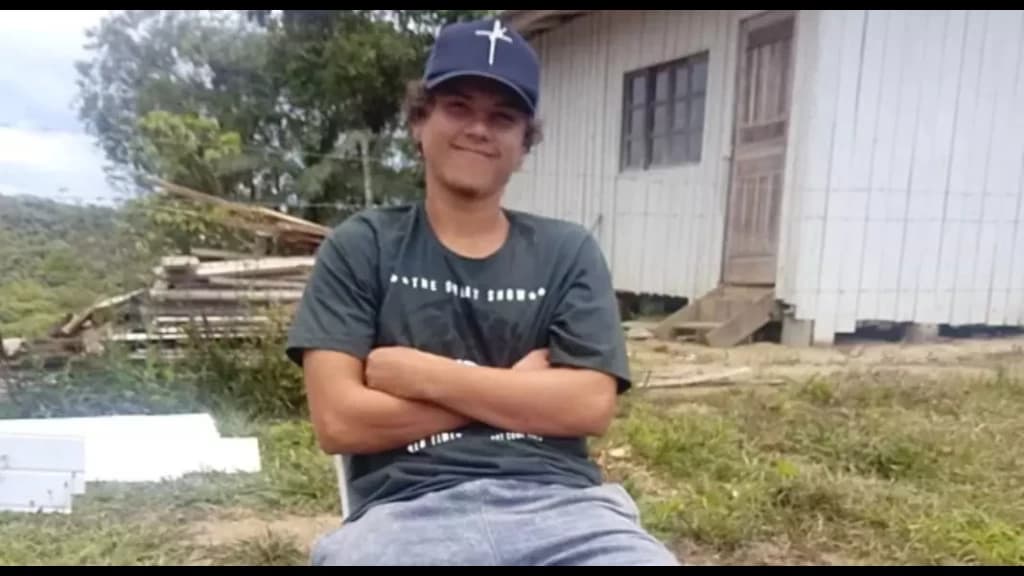 Colisão em portão termina com morte de jovem em Brusque