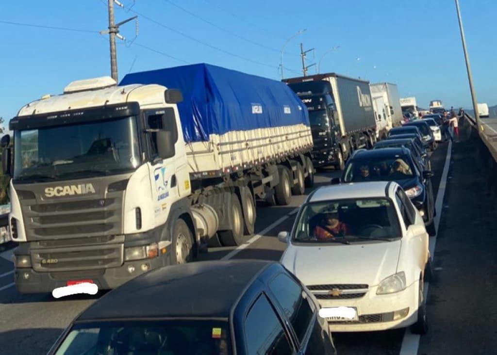 Após fortes chuvas, rodovias de SC ainda têm bloqueios nesta sexta (23)
