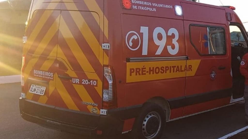 Marido tenta matar companheira com golpes de machado