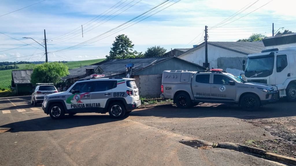 Foragido da justiça é encontrado no forro de residência durante operação policial
