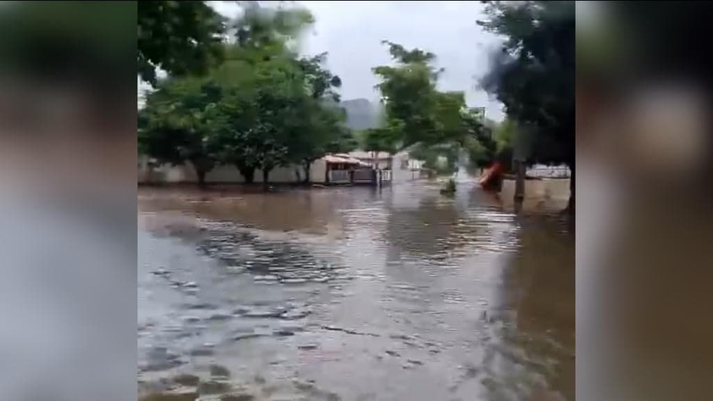 Penha enfrenta alagamentos após fortes chuvas