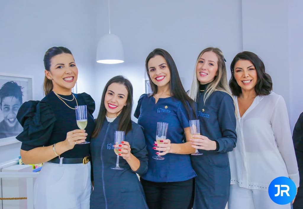 Clínica Sorrire comemora 15 anos transformando sorrisos em Tijucas