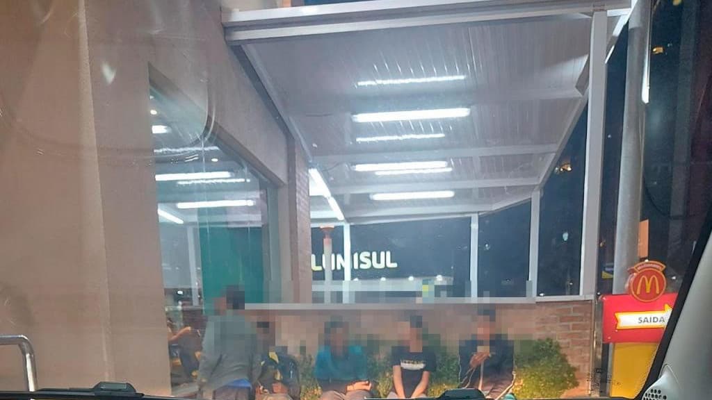 Adolescentes fingem ser moradores de rua para conseguir lanches sem pagar em Itapema