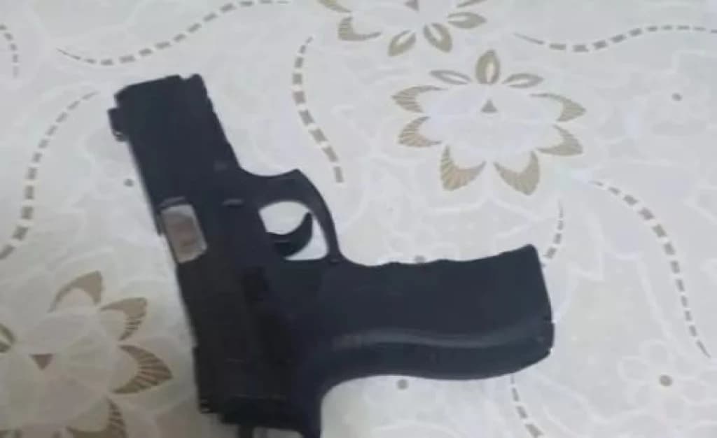 Idoso tira arma de baixo do tapete e mata assaltante em SC