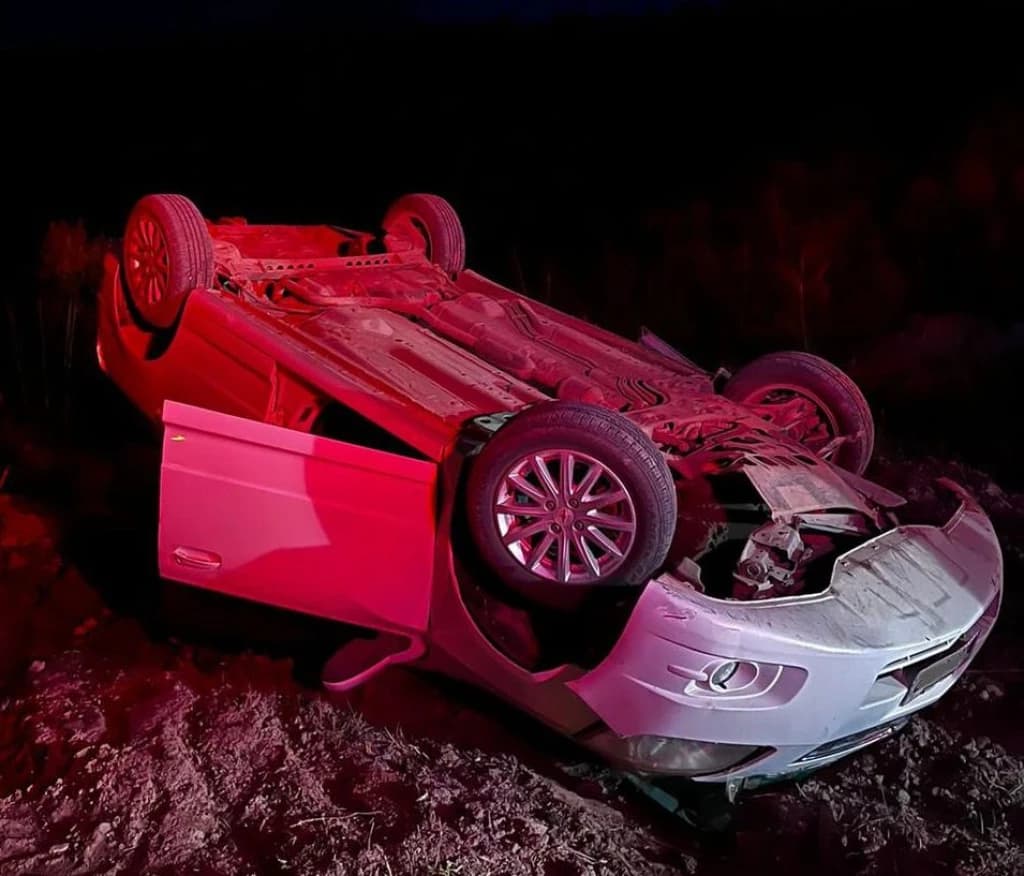 Mulher capota carro com duas crianças dentro em SC