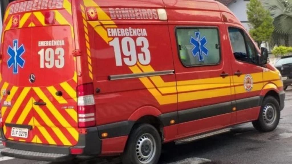 Trabalhador sobrevive após caminhão cair sobre ele durante manutenção