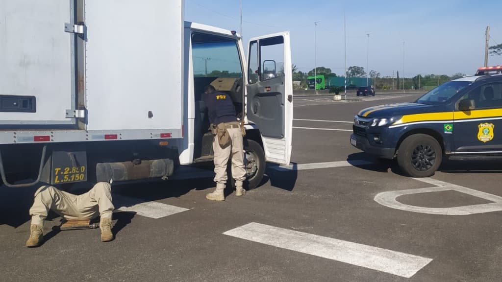 PRF recupera caminhão furtado e clonado circulando na BR-101