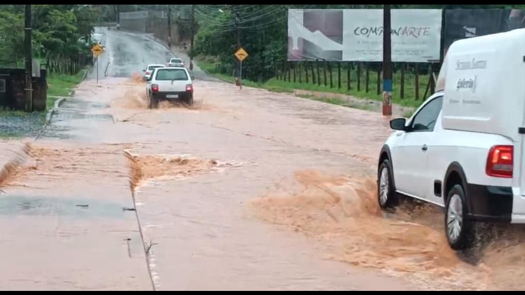 Alerta em São João Batista: chuvas intensas levam a alagamentos