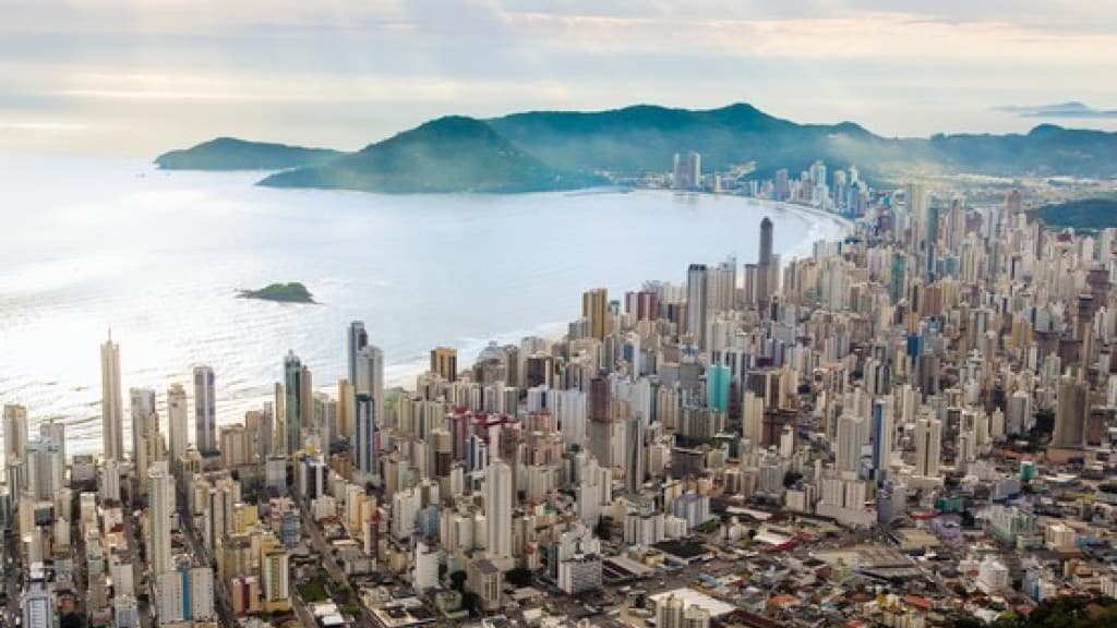Contagem regressiva de 90 dias para adequar ou demolir imóveis em BC