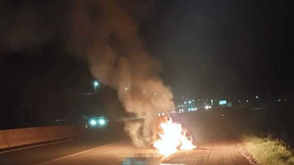 Motociclista morre e moto pega fogo após acidente na BR-101