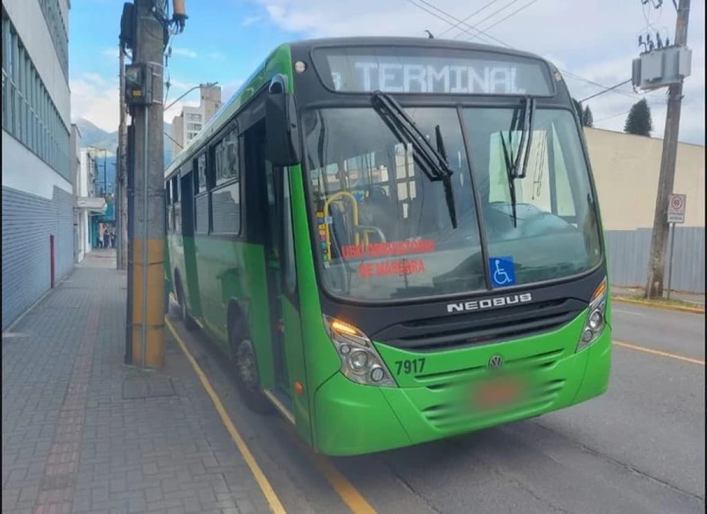 Criança de dois anos é atropelada por ônibus em SC