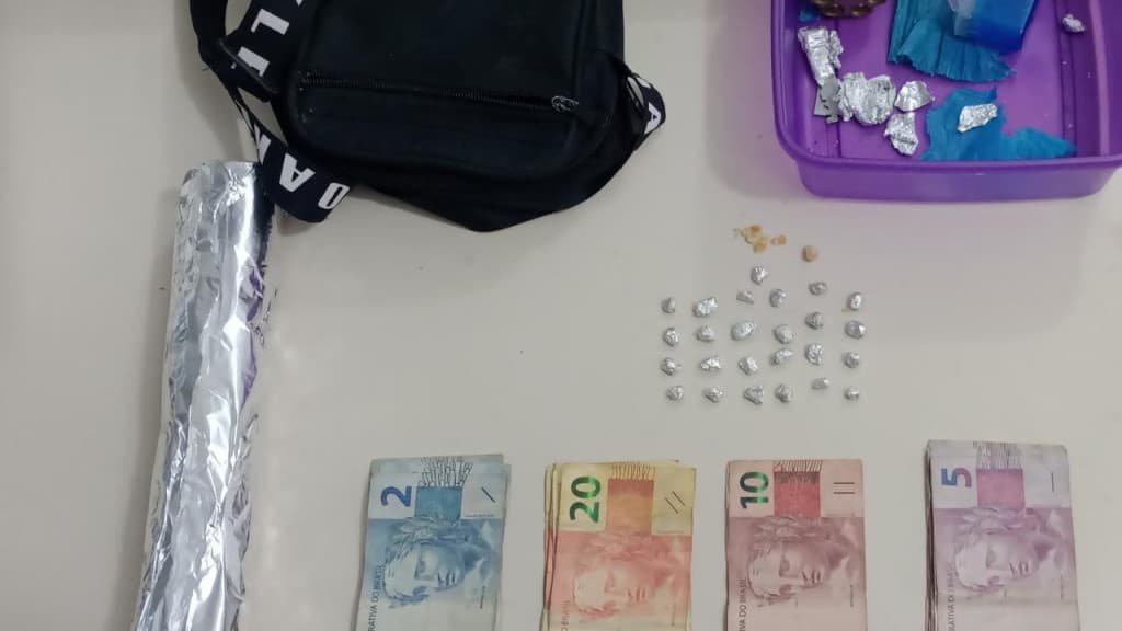 Adolescente de 15 anos é apreendido por tráfico de drogas em Itapema