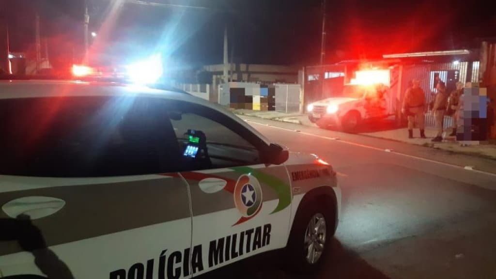 Mulher encontra marido morto com tiro na cabeça dentro de residência
