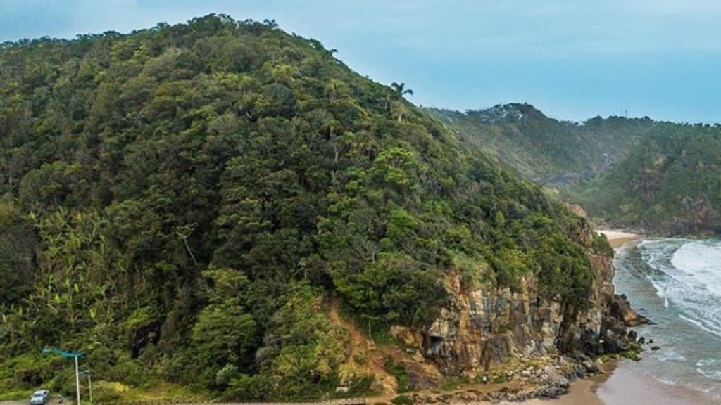 Homem é encontrado morto no Canto do Morcego, na Praia Brava, em Itajaí
