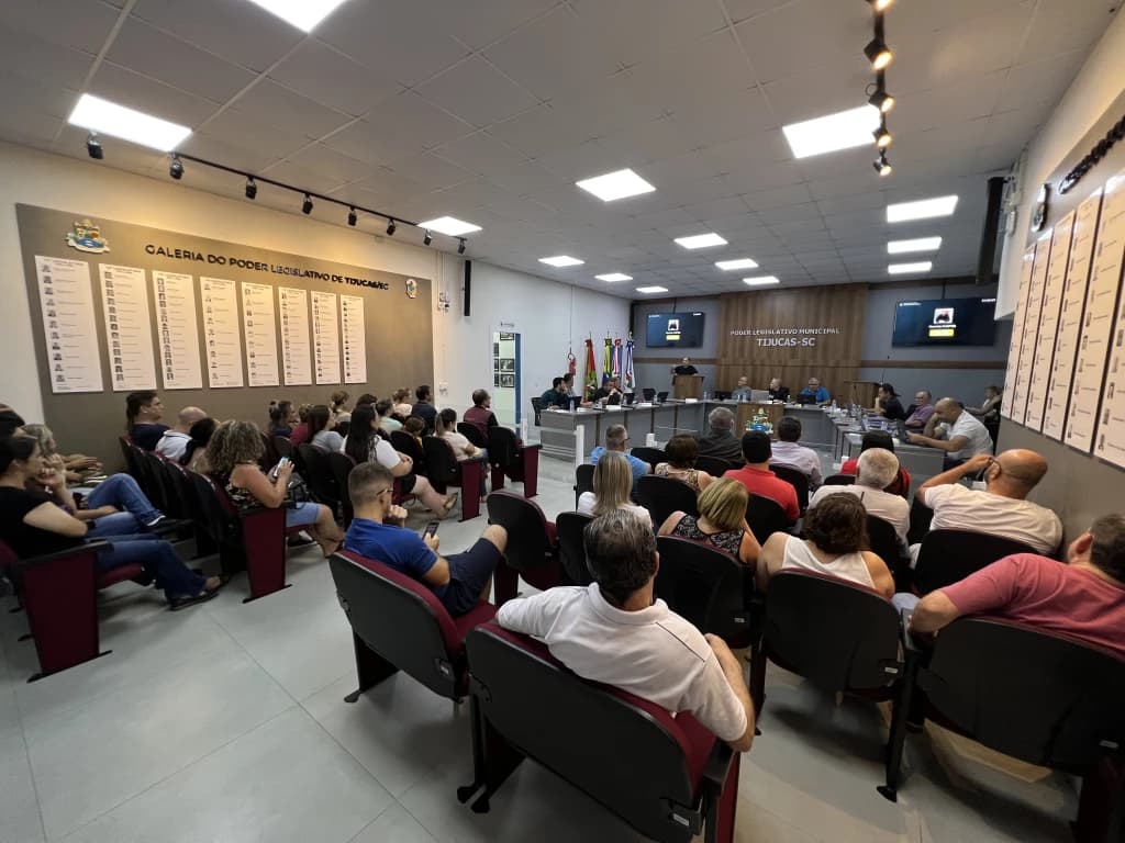 Protesto em Tijucas: prefeito decide não pagar emendas impositivas e revolta entidades