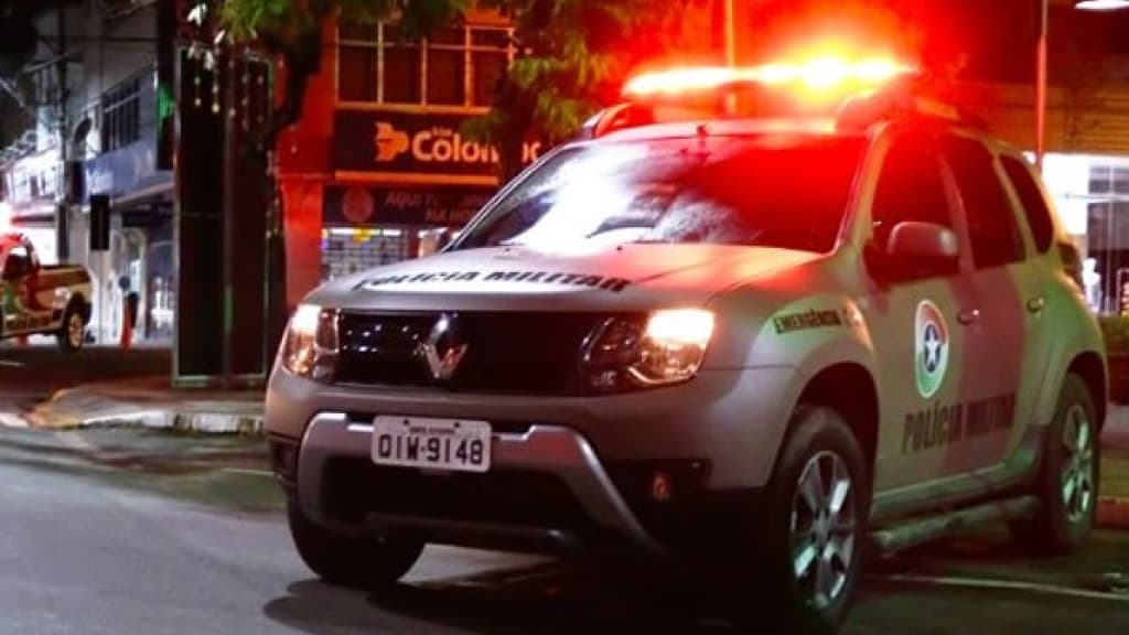 PMs de Itajaí são presos por tráfico, violação de domicílio e peculato