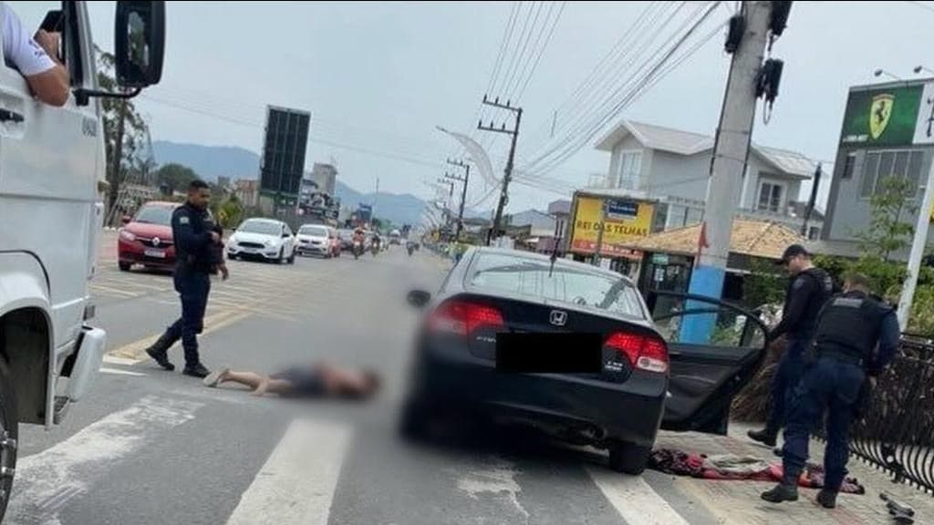 Marido bêbado é preso após ameaçar matar a esposa e filha de 3 meses, em Porto Belo