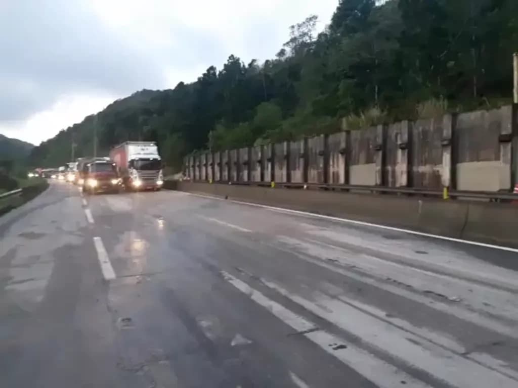 Confira quais estradas de SC seguem bloqueadas nesta quarta (21)