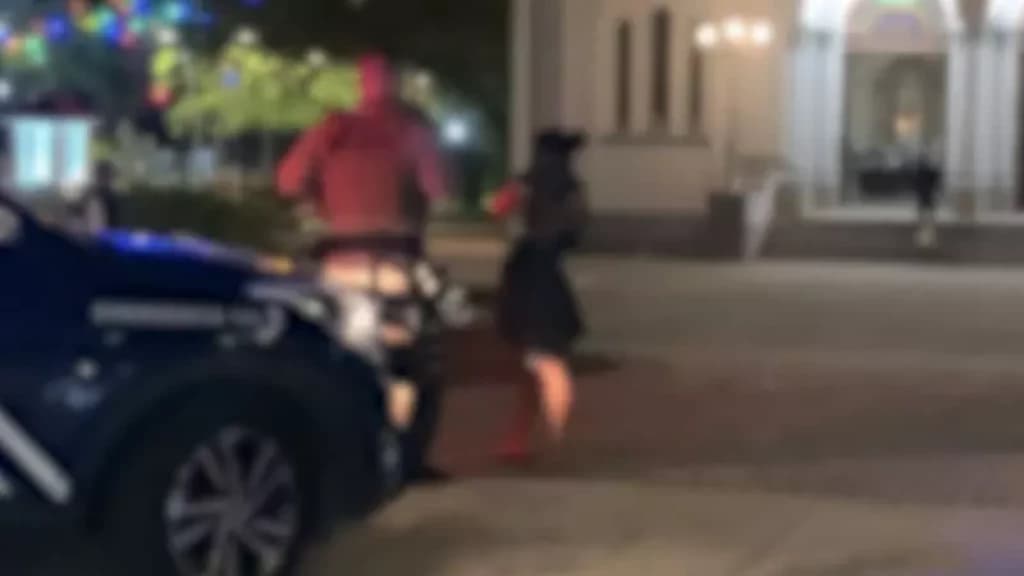 Moradora de rua invade igreja e tenta esfaquear crianças em Itajaí