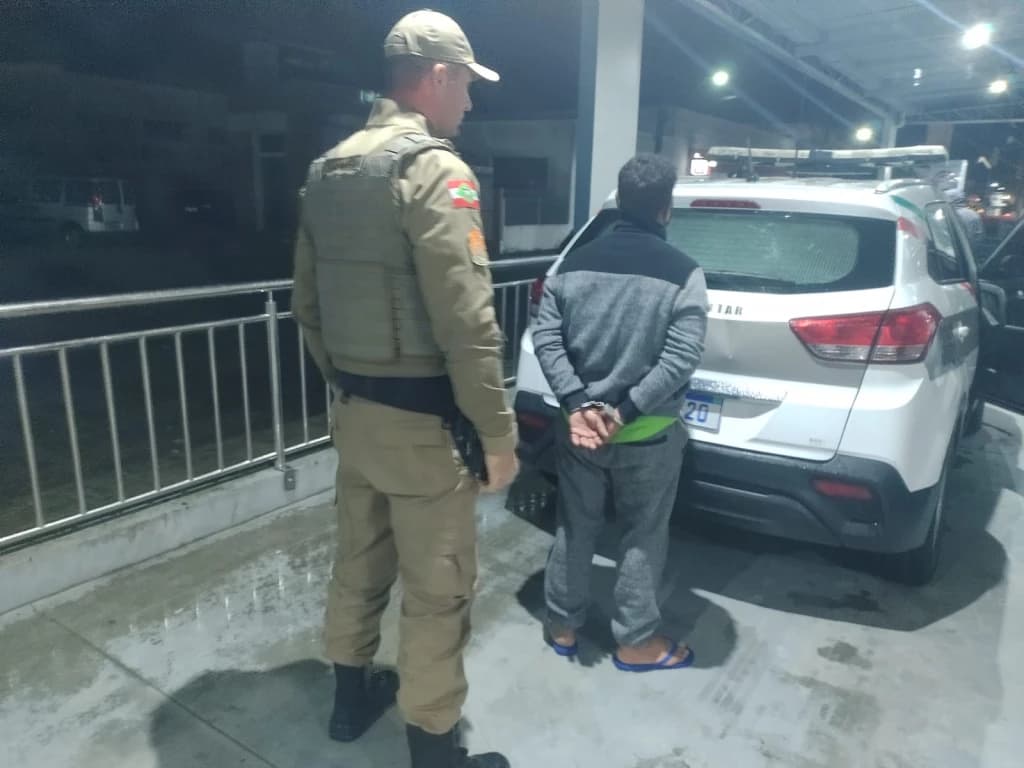 TIJUCAS – Autor de latrocínio estava escondido em Areias