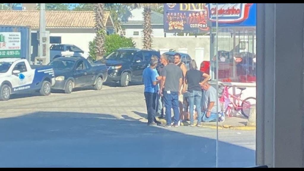 Criança é atropelada por caminhão no Centro de Tijucas
