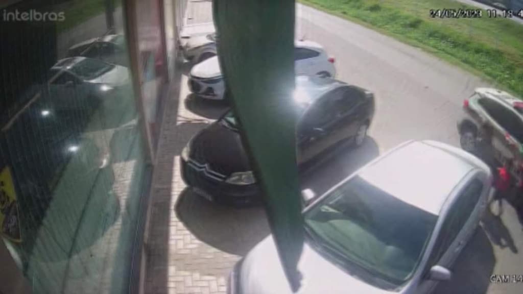 Menino de 7 anos é atropelado por viatura da Polícia Militar em Itapema