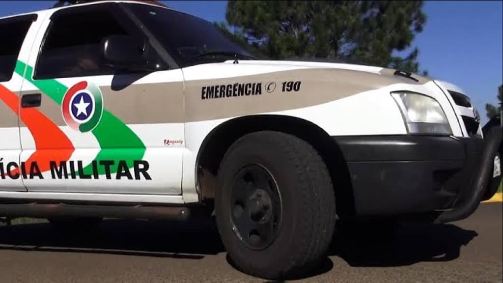 Colisão entre moto e carro deixa ferido em Itapema